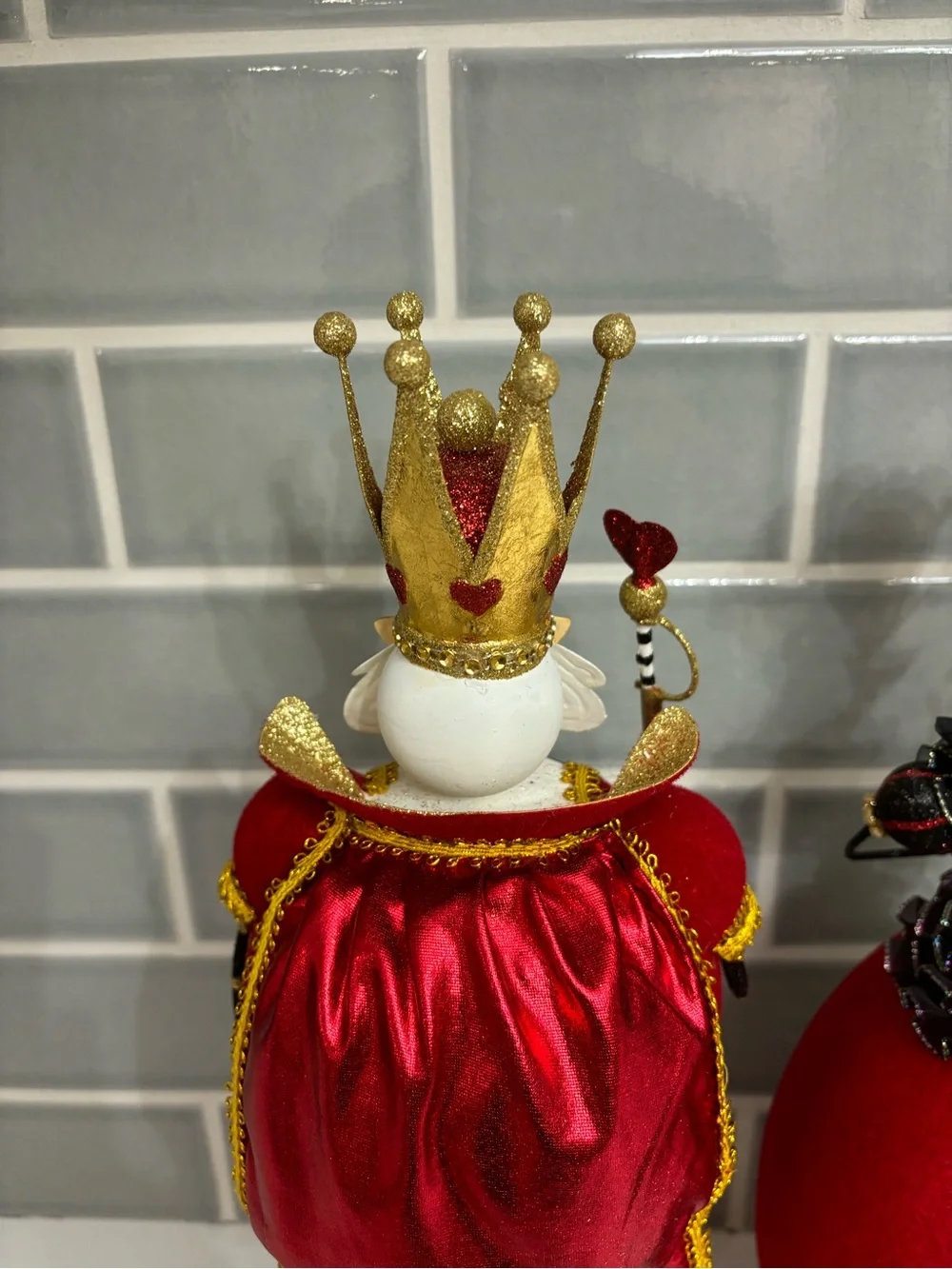 Set Of 2 PIER 1 IMPORTS King & Queen Of Hearts 16